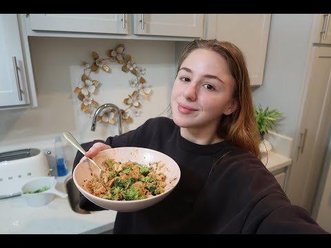 WHAT I EAT IN A DAY | Chloé Lukasiak