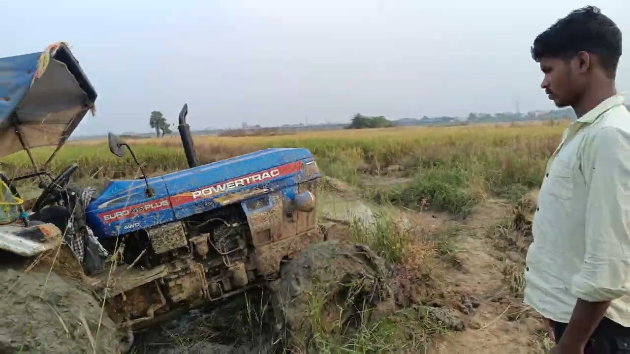 @nishu_deshwal⁩  @tractor fashi gala kadua re ....sabu belkar...‎⁨@Bazylland⁩  #farming 