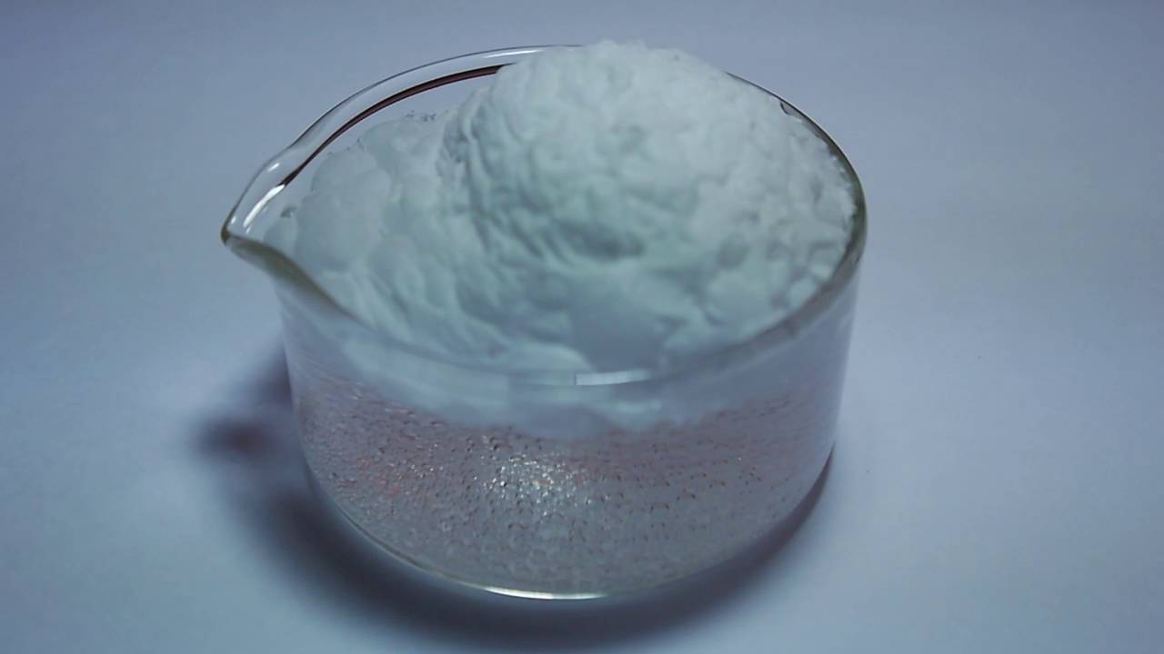 Растворение таблетки кальций в уксусной кислоте - YouTube