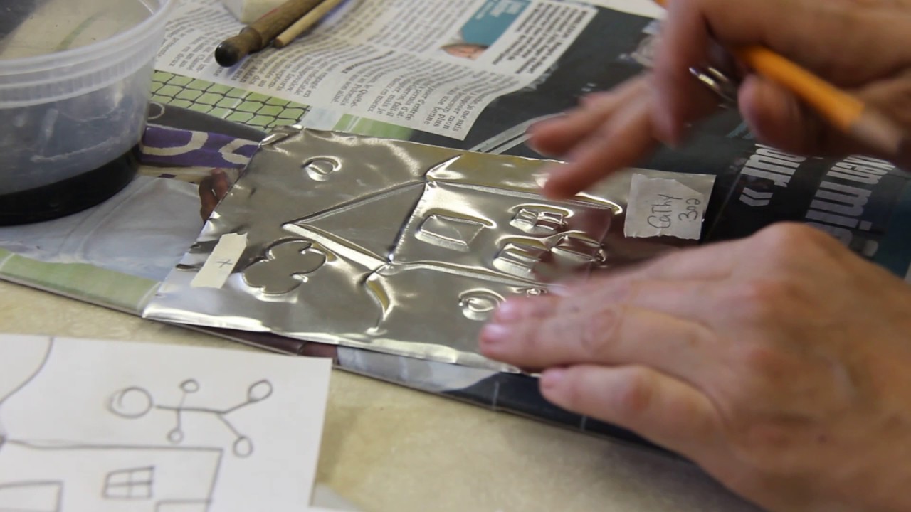 Technique du métal repoussé par l'artiste Cathy Jolicoeur 