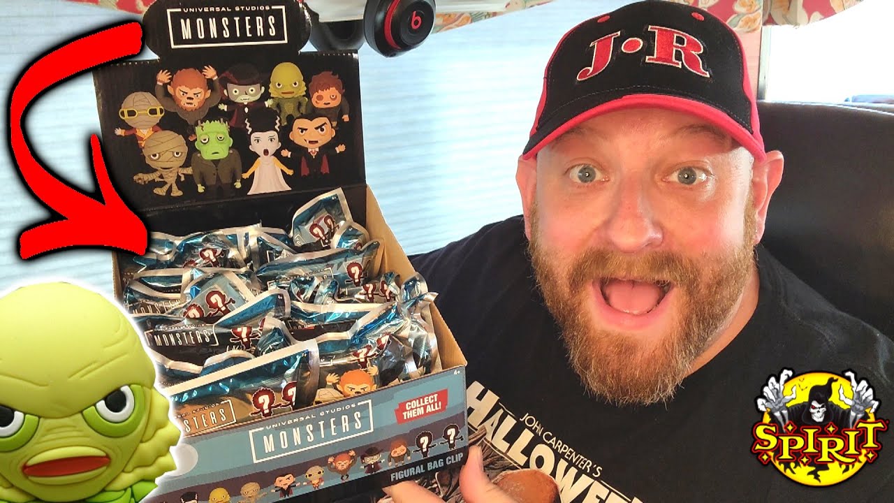 OPENING A CASE OF SPIRIT HALLOWEEN 2022 UNIVERSAL MONSTERS BLIND BAGS MYSTERY PACKS BAG CLIPS