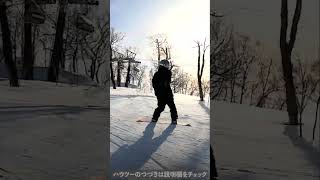 【グラトリ上達のコツ】先行動作で回転力を生み出すときは　強い足場を作る。足場とは雪面と板がズレない状態のこと。エッジを立てて雪面に食い込ませる、、、ハウツーの続きは【・・・】を押して説明欄をチェック→