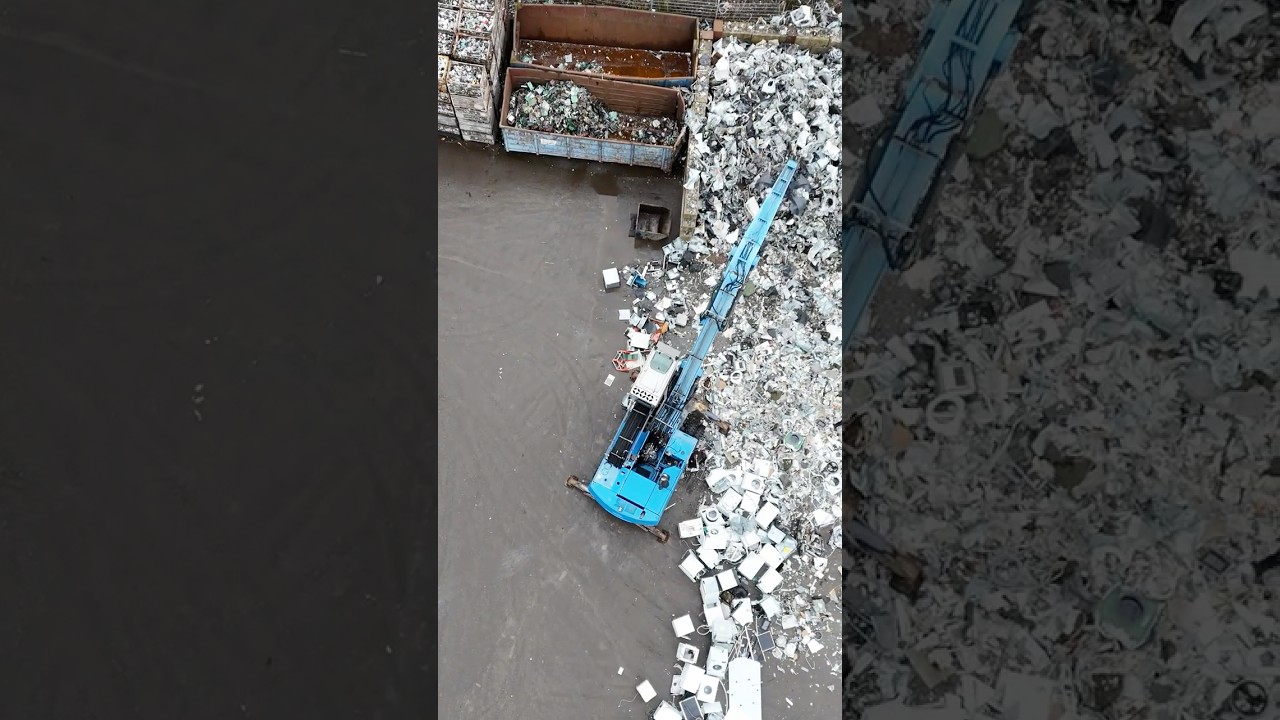 Fuchs MHL340D in action. Now available on our side. More information: sales@hwh-machines.com