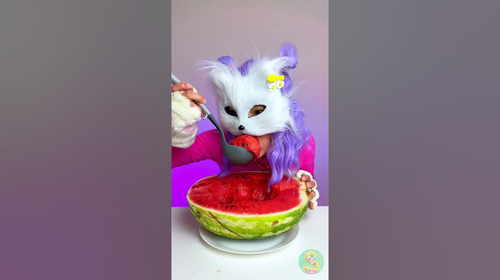 كيف تأكل القطط البطيخ؟ 🍉 #قصير #قطط #بطيخ #مضحك