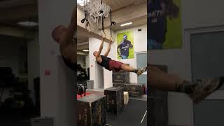 Lean away ring pull up