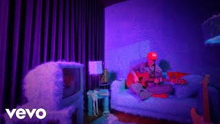 Amy Shark - Hotel Towels (Official Lyric Video) screenshot 5