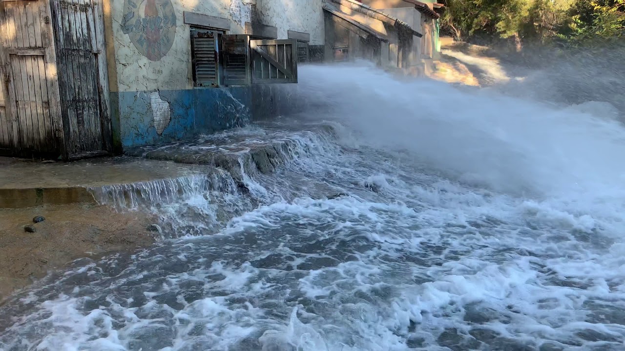 universal studio tour flood