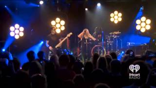 The Pretty Reckless - Dear Sister/Absolution no iHeartRadio