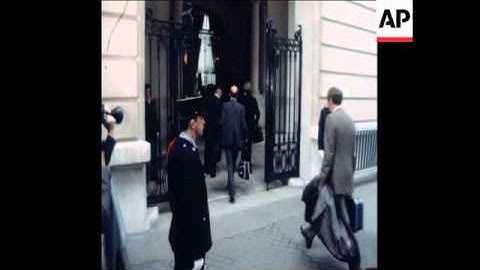 SYND 27 9 79 ARRIVAL OF DELEGATES FOR INTERNATIONAL ENERGY SUMMIT IN PARIS