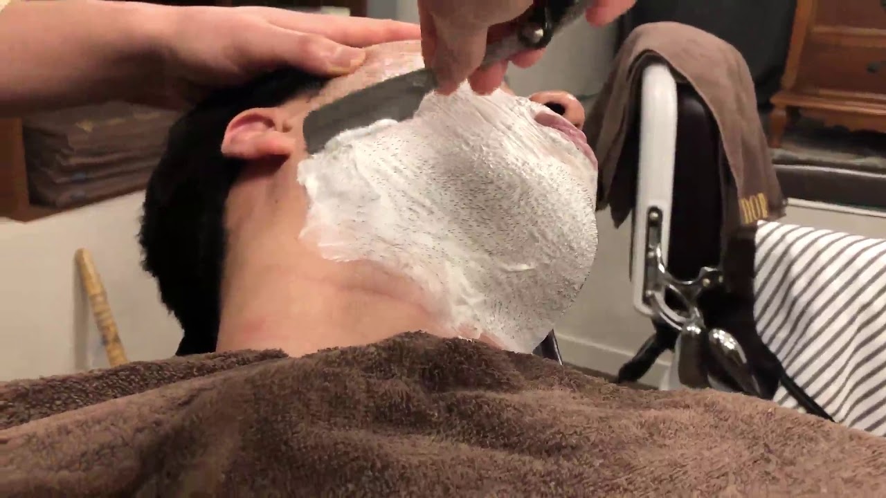 Traditional Hot towel Shave in Barbershop / 바버샵 습식면도 / 이발소