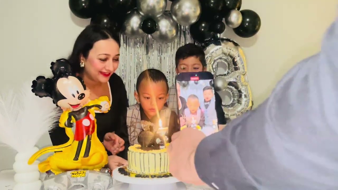 Birthday is all about eating cake , Ahaan and Ivaan  are so desperately waiting for cake 😍