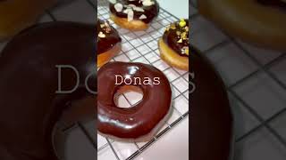 Donas de chocolate, Donas fáciles, Donuts 🍩 #donuts #panaderiaonline #pasteleria #donuts #ganache