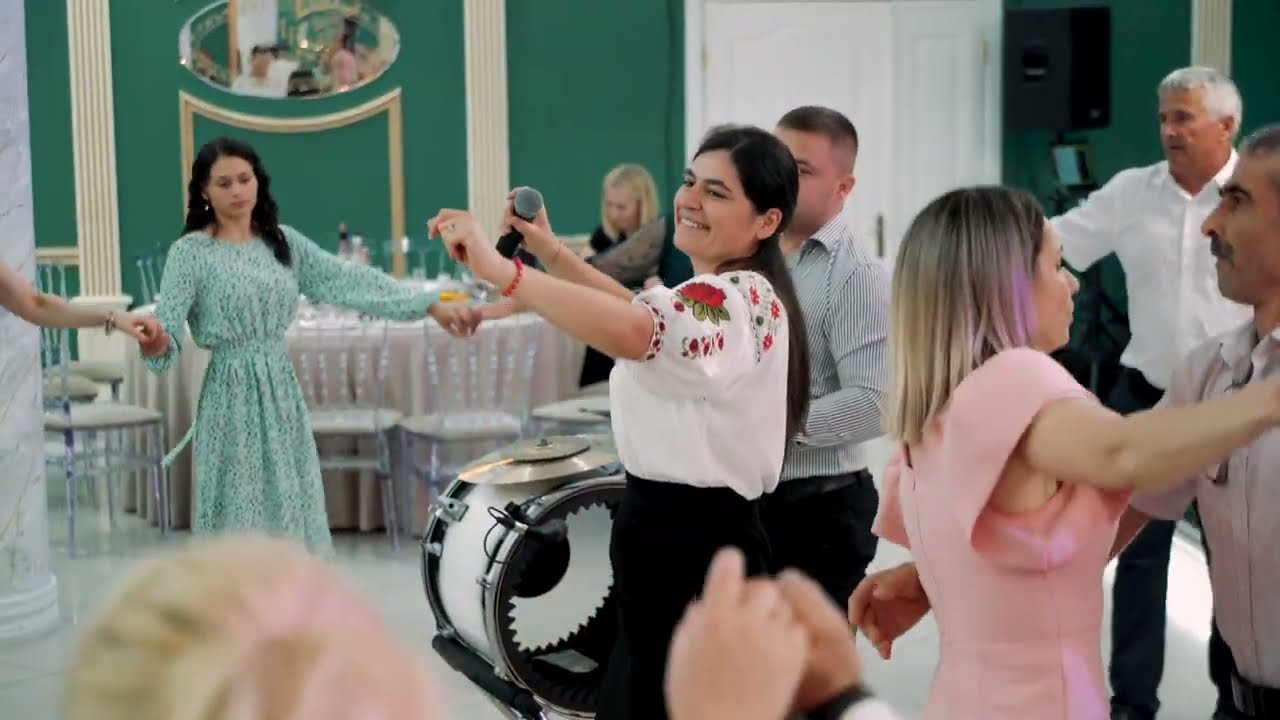 Dumitrița Vișnevschi cu un buchet de melodii