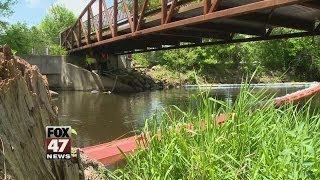 Jackson Cleaning Up Oil Spill in Grand River