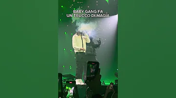Baby Gang Fa Un Trucco Di Magia Al Concerto Trapitaliana Babygang Concerto Magia Funny 