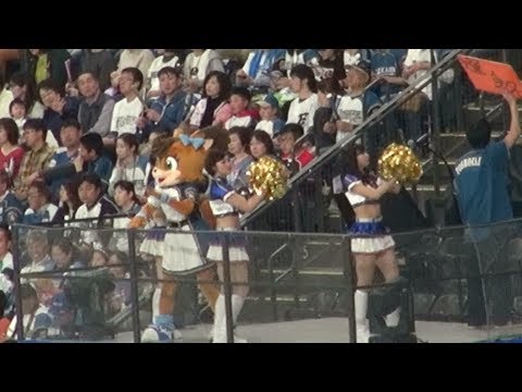 20190331 西川遥輝の盗塁リクエスト判定を待つ熱烈応援ステージ上のポリーさん