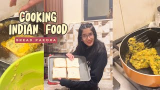 Cooking Indian Food 🥘 | Bread Pakoda 🥪 | Reaction to Indian Food 😋 | Maimoona Khan