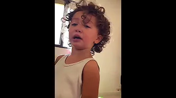 رياكشن طفل يبكي ويقول انا احبك 