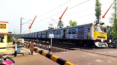 Advertising Galloping Local Train || Katwa - Howrah Emu Train || Indian Railway