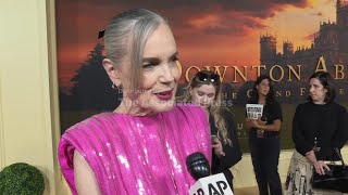 Famous Elizabeth McGovern pays tribute to fellow actor Maggie Smith at 'Downton Abbey' premiere Wealth