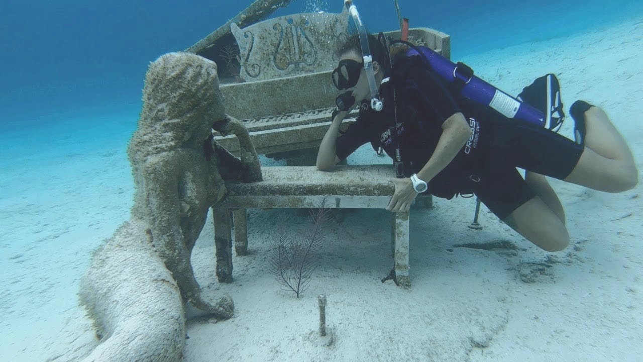 Confinés aux Bahamas, on apprend à jouer du piano!! / Sailing Atypic S1 • E15