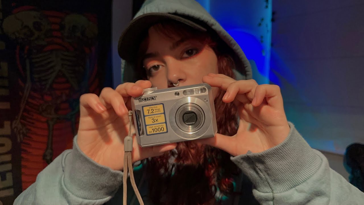 ASMR | Garota estranha te fotografando por motivos super normais