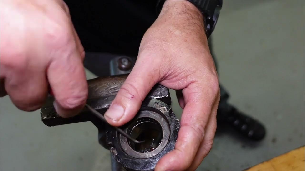 Ditch Witch Hydraulic Cylinder Rebuild - YouTube