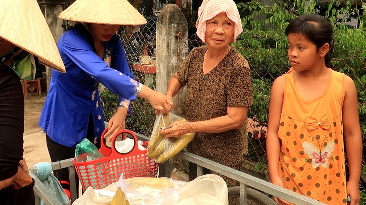 Đẩy xe đi bán Bắp dạo - Ai mua Bắp Luộc vừa ngon vừa ngọt không | Thôn Nữ Miền Tây Tập 170