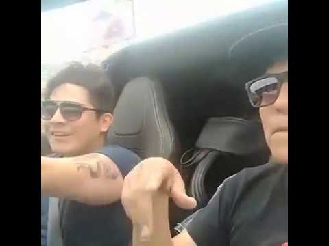 Sexy Erick Elera Cantando Y Conduciendo Su Auto En La Carretera Youtube