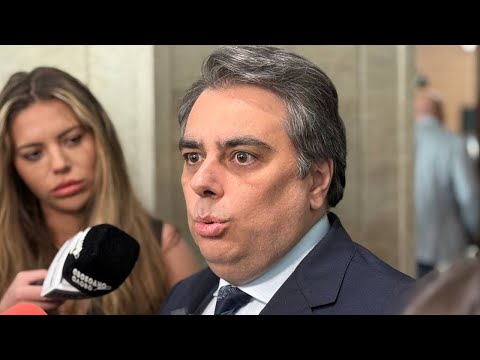 Асен Василев срещу Йорданов: Няма как да има нормално общество, ако си изгоним лекарите