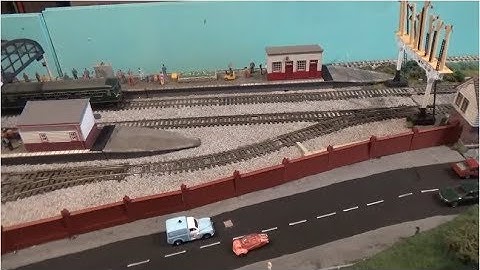 Fox Hill Junction - Adding Walls, Fencing and Scenery Part 1