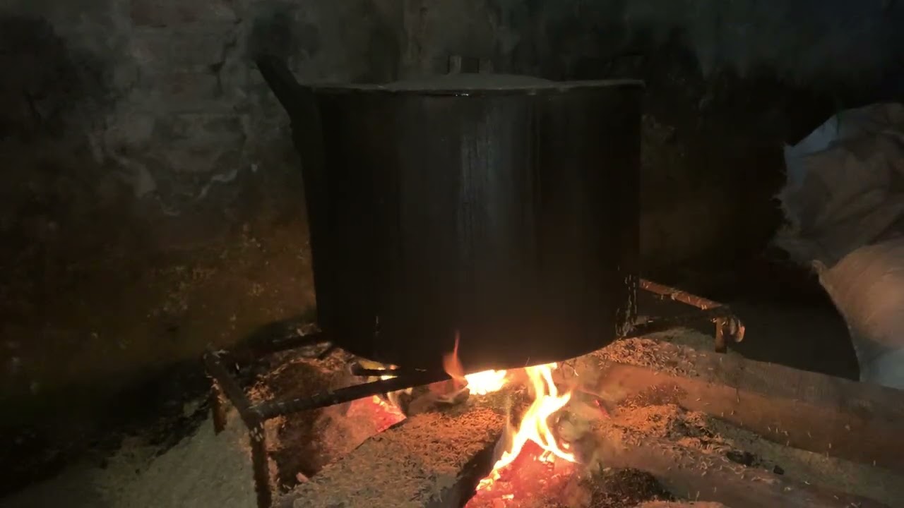 Luộc bánh chưng - 5h sáng ngày 29 Tết (16/02/2026)