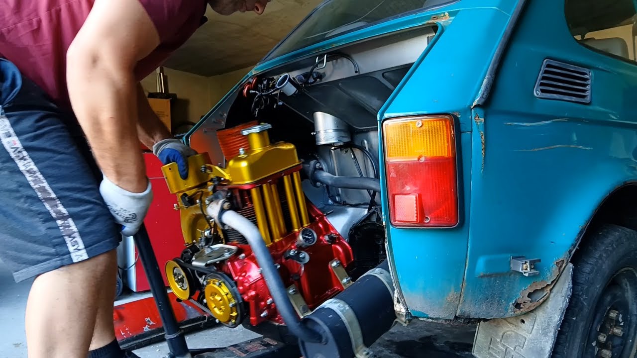 Fiat 126p chyba pękł tłok i korba wyszła bokiem..