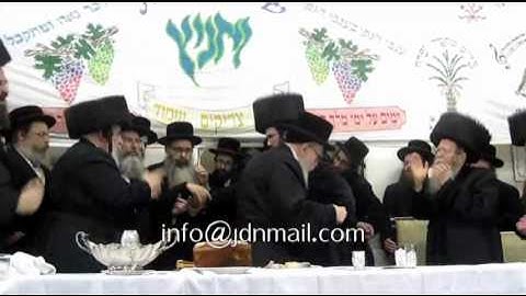 Pre - Wedding Seudas Aniyim in Viznits - Kretchnif Adar I