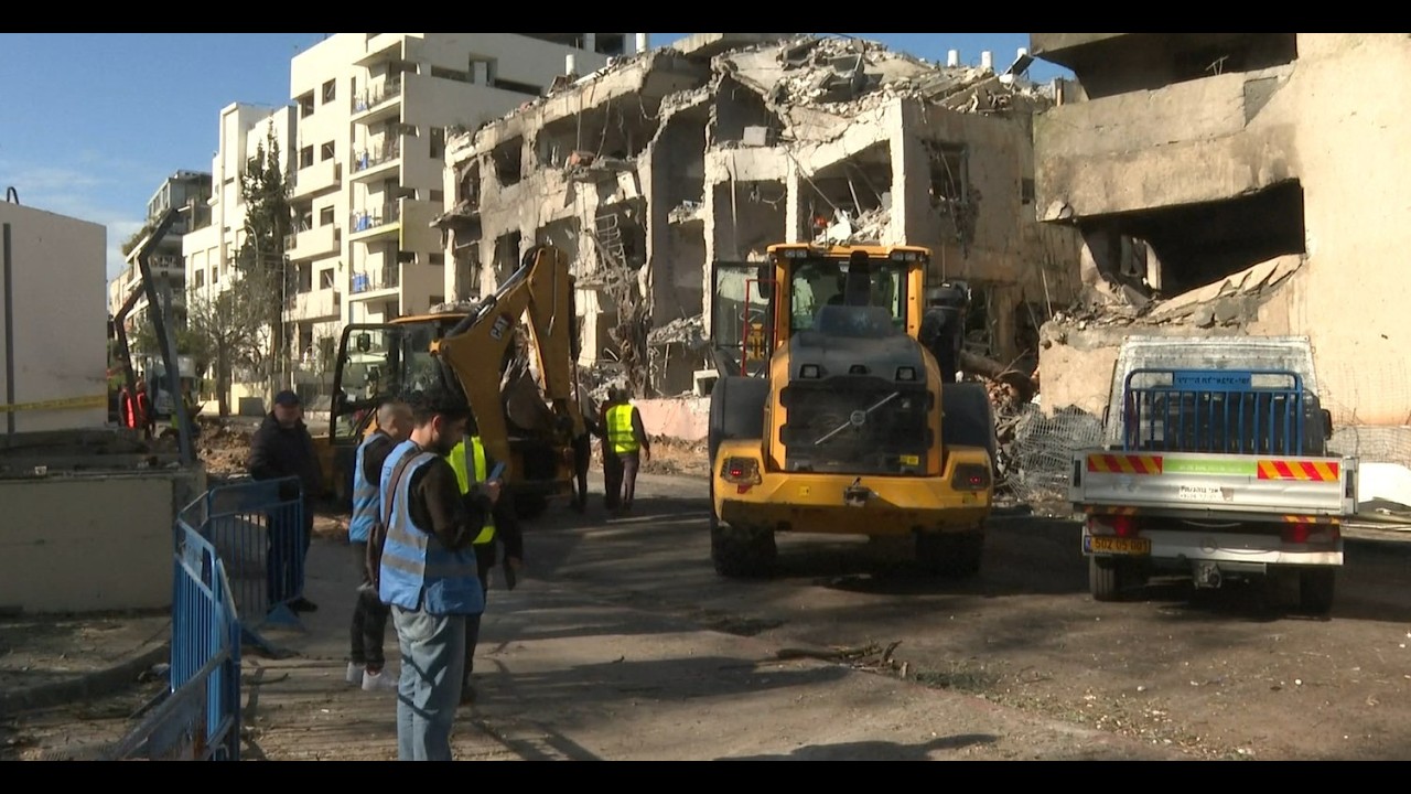 সরাসরি | ইরানের ক্ষেপণাস্ত্র হামলায় তেল আবিবে ব্যাপক ক্ষয়ক্ষতি