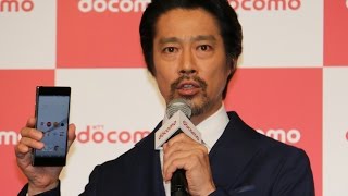 堤真一、珍しいひげ面で登場「汚くてすみません」綾野剛「渋いです」「NTTドコモ2015年冬、16年春新商品発表会」2　#Shinichi Tsutsumi　#Gou Ayano