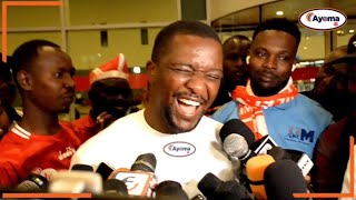 AHMED ALLY AWATOLEA UVIVU YANGA BAADA YA KUTUA NAO AIRPORT| HIZI TAMBO ZAKE UTACHEKA SANA