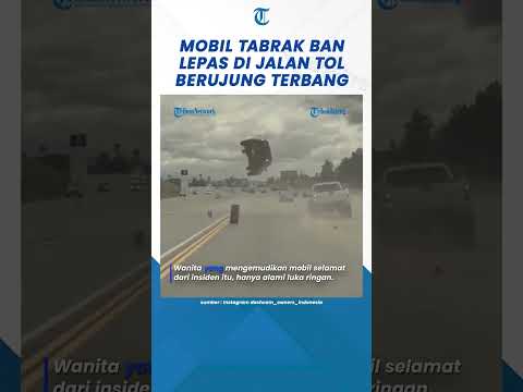 Detik-detik Mobil Tabrak Ban Lepas di Jalan Tol Berujung Terbang