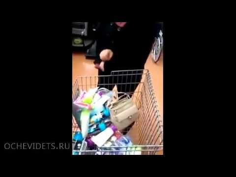 ნახეთ დაცვის მიერ დაკავებულმა ქალმა შარვლიდან რამდენი რამე ა