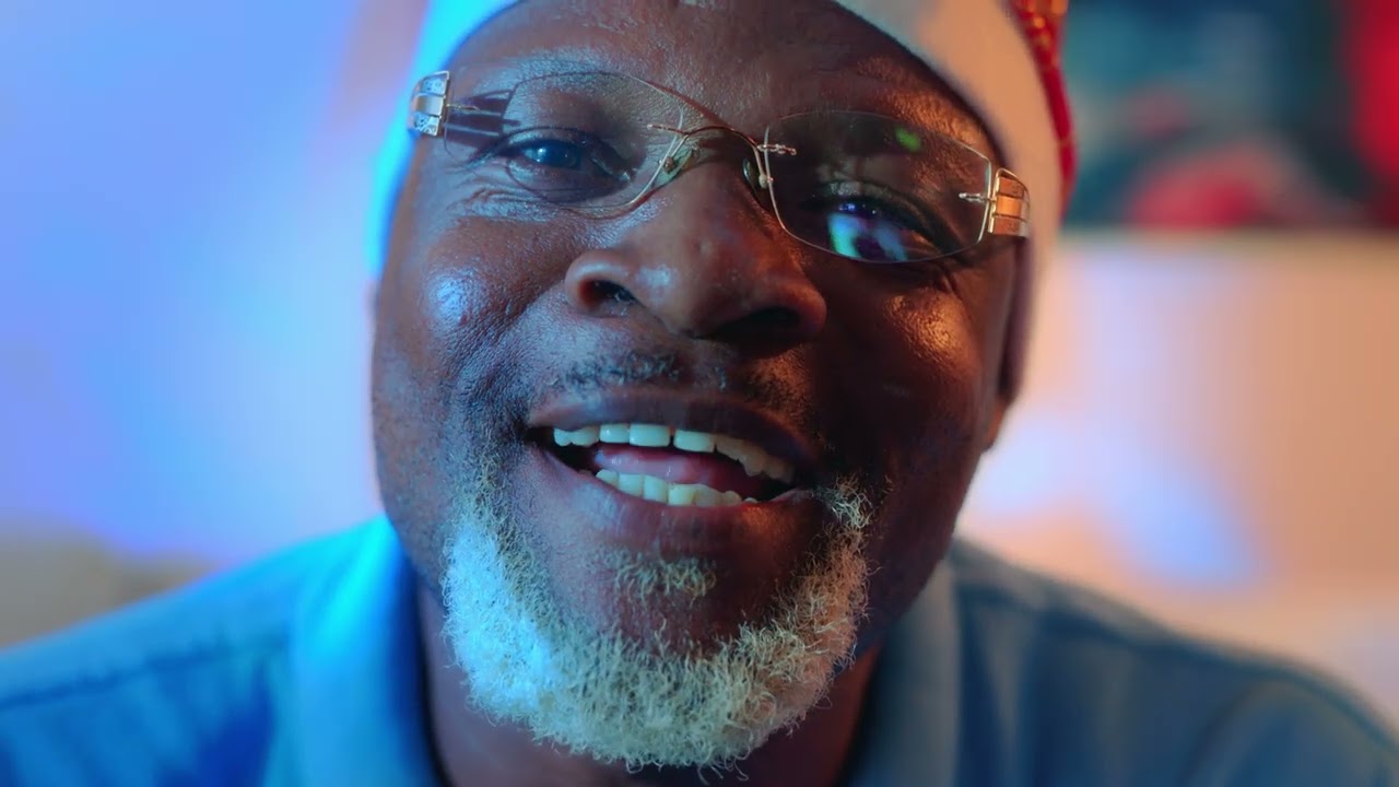 Get your 'Festive Fix' with DStv Stream!🎄🌟📱