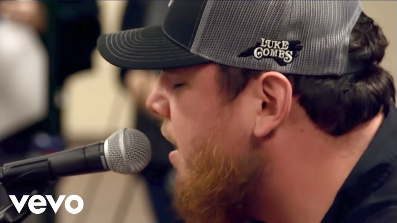 Luke Combs - Houston, We Got a Problem