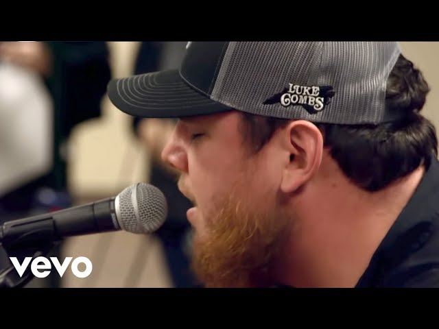 Luke Combs - Houston, We Got A Problem