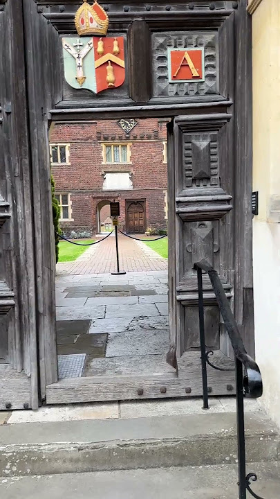 This is poorhouse of 17s century, and it looks like a palace !!!