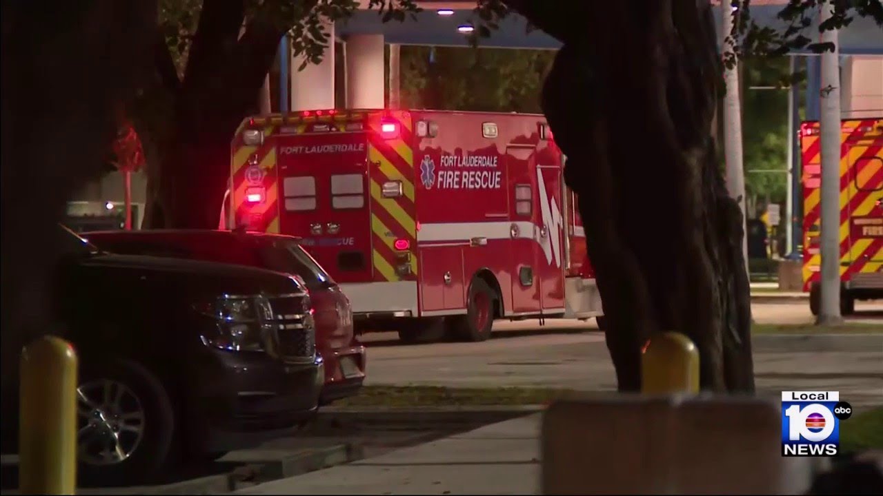 4 injured after boat crash in Fort Lauderdale - YouTube