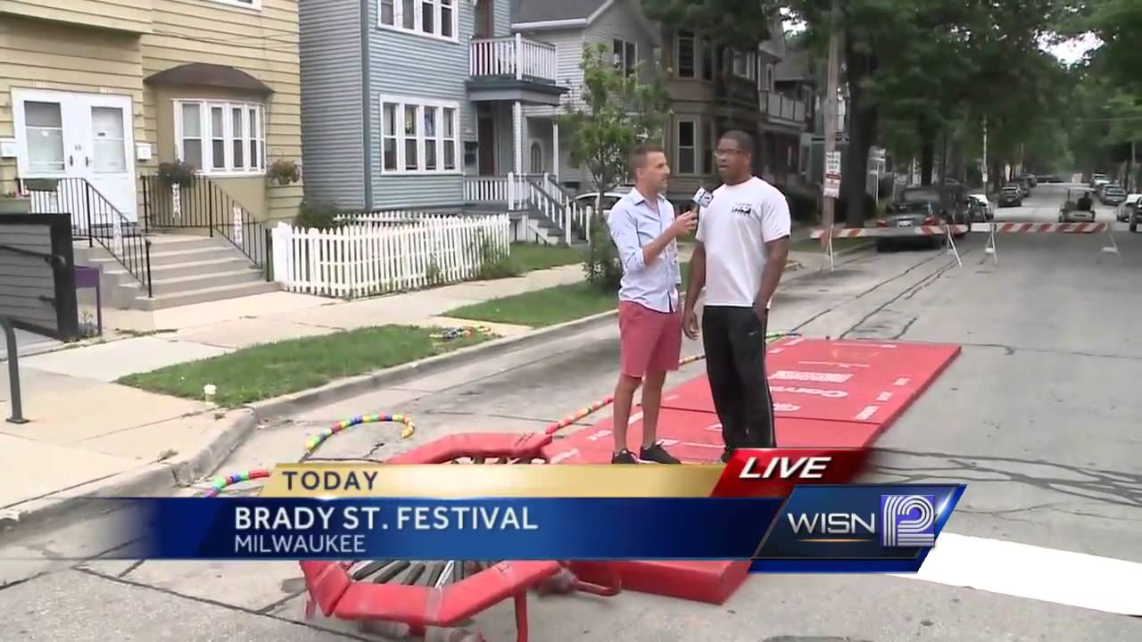 the milwaukee flyers tumbling team at the brady street festival milwaukee high flyers