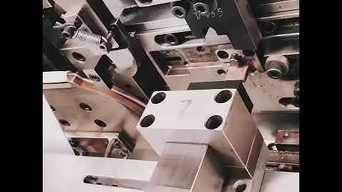 Bucket handle making machine