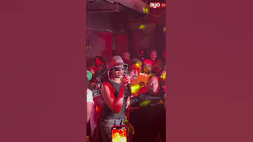 ZUCHU AKIIMBA AMANDA APEWA SHANGWE ZITO 