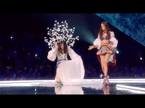 First Runway Fall In Victoria's Secret History (2017)......Watch Video..Fashionweekly..On Fow24news.com