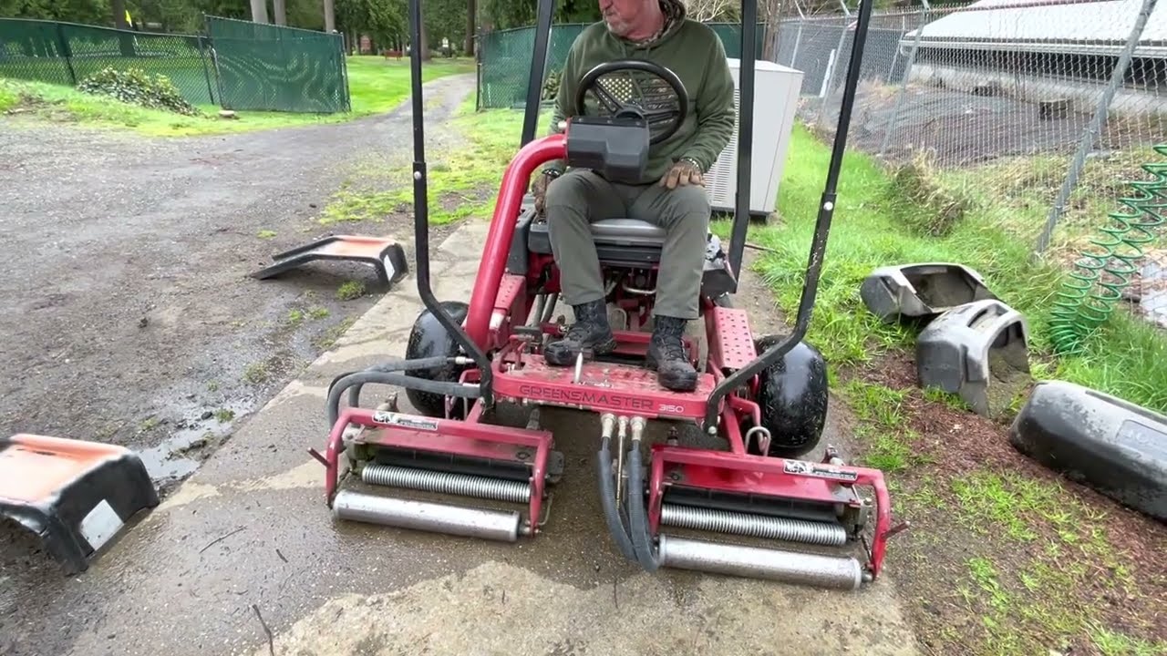 Operating & Cleaning the Toro Greensmaster Riding Mower