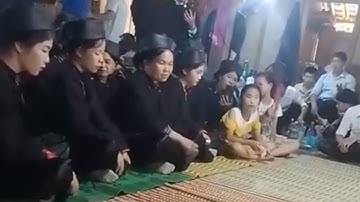 Đám cưới Nùng Bình Gia đang tổ chức lễ đón, giao dâu cho nhà trai, thể hiện qua lời hát cỏ lẩu dânca